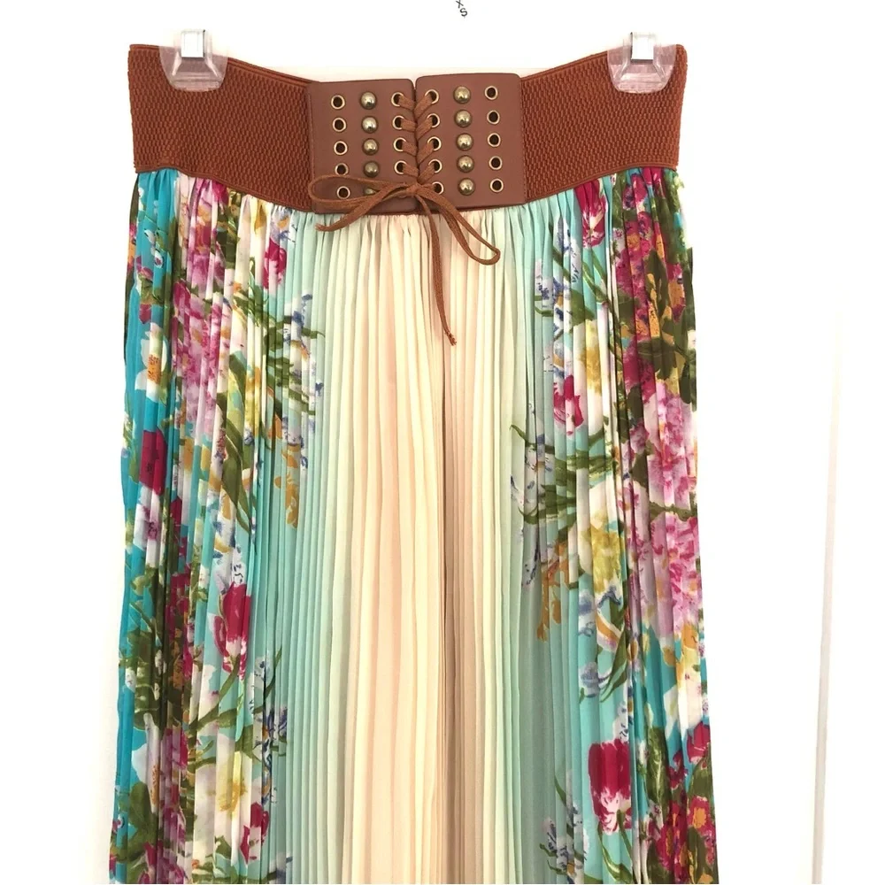 Bohemian style floral pleated maxi skirt
